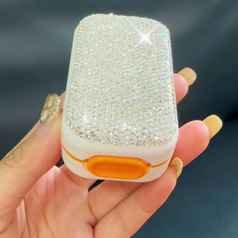 Pastillero japonés premium con detalles de diamante – 18 L de almacenamiento para coche, estuche metálico higiénico con cortador de pastillas (blanco, estilo minimalista)_voghion.com
