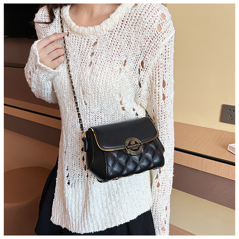 Lingge embroidered thread 2024 new niche chain women's crossbody fashion versatile small square bag_voghion.com