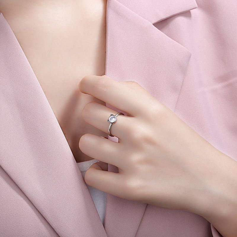 Anello con piccolo gatto in stile giapponese e coreano, placcato in platino, intarsiato con zirconi, design di gioielli in stile cartone animato_voghion.com