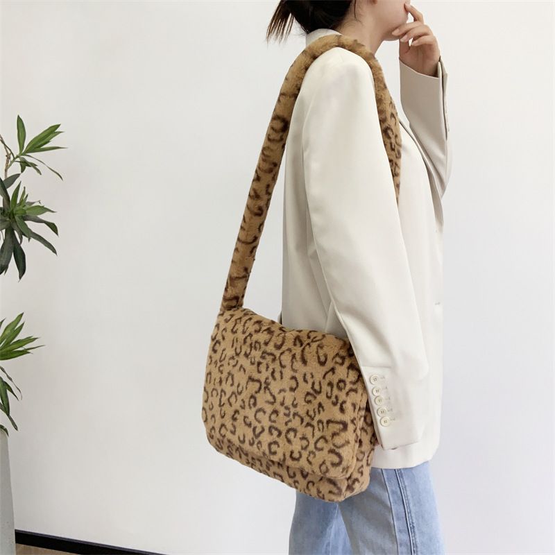 Borsa a tracolla da donna in pelliccia sintetica di visone con stampa leopardata, spaziosa borsa A4 per l'uso quotidiano, borsa a tracolla alla moda e alla moda_voghion.com