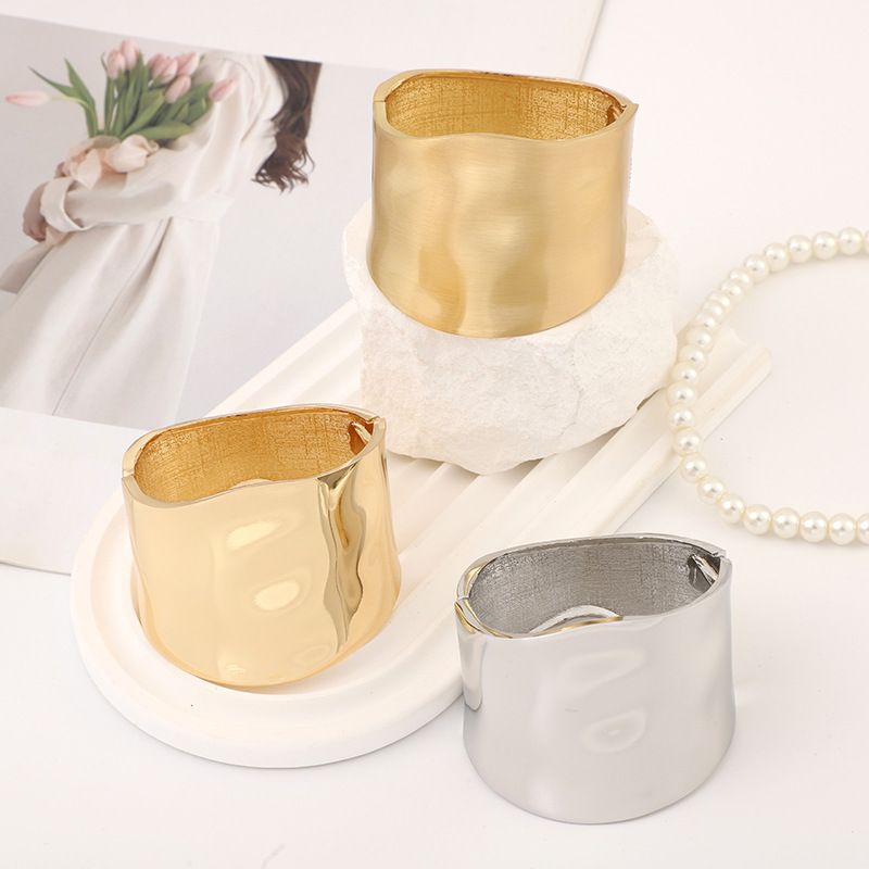 Exaggerated Wide Edge Fashion Gold Brushed Women's High-end Bracelet_voghion.com