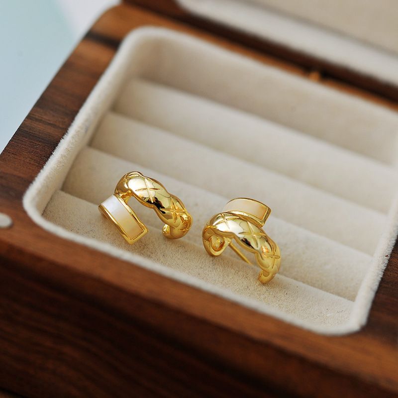 Ladies Ring Double Layer Curved Shell Stud For Women Geometric C-Shaped Diamond Pattern Ins Cold Style Earrings Fashion Light Luxury_voghion.com