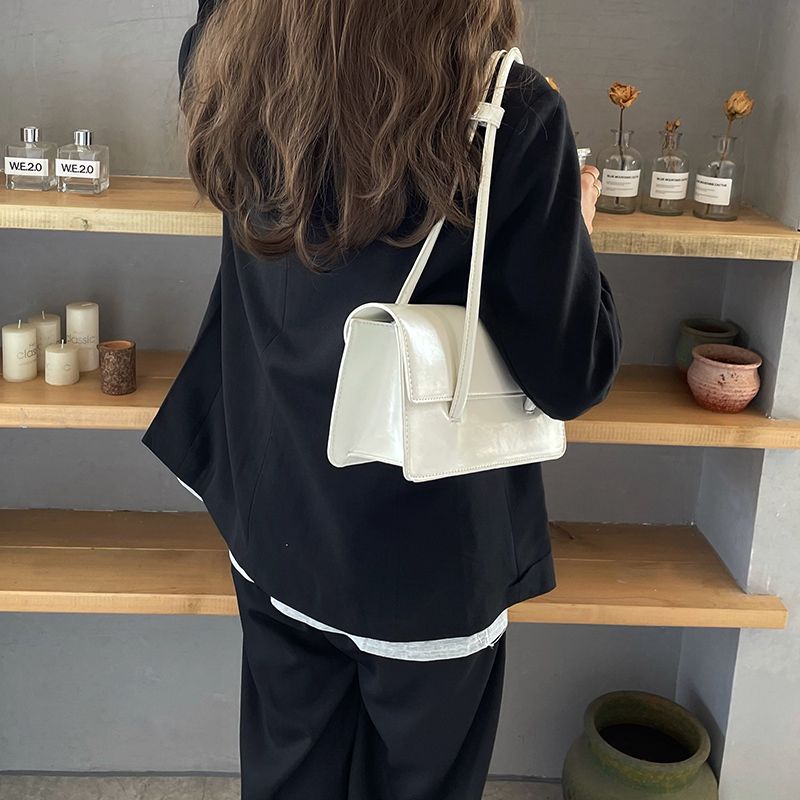 Corea del Sud Estate Nuovo 2024 Quadrato liscio con coperchio Monospalla Piccola e versatile Borsa ascellare in pelle artificiale_voghion.com