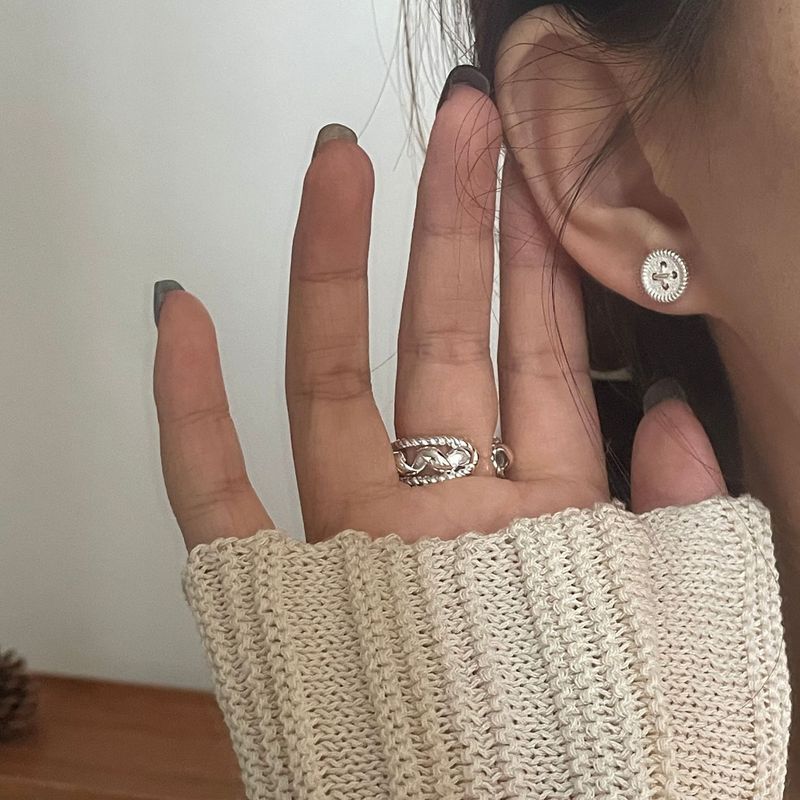 Minimalist INS-Style Pure Silver Button Stud Earrings - Korean-Inspired Niche Design For Fashionable Versatility_voghion.com