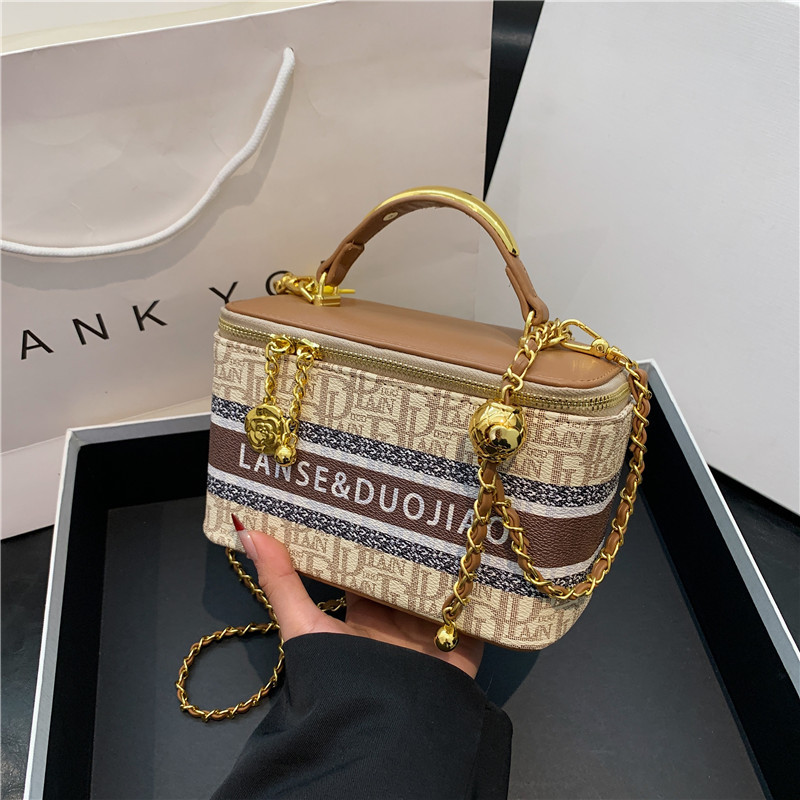 Hochwertige und Nischen-Designer-Box mit Aufdruck für Damen 2024 Neue Pendlertasche mit einer Schulter und kleiner quadratischer Umhängetasche_voghion.com