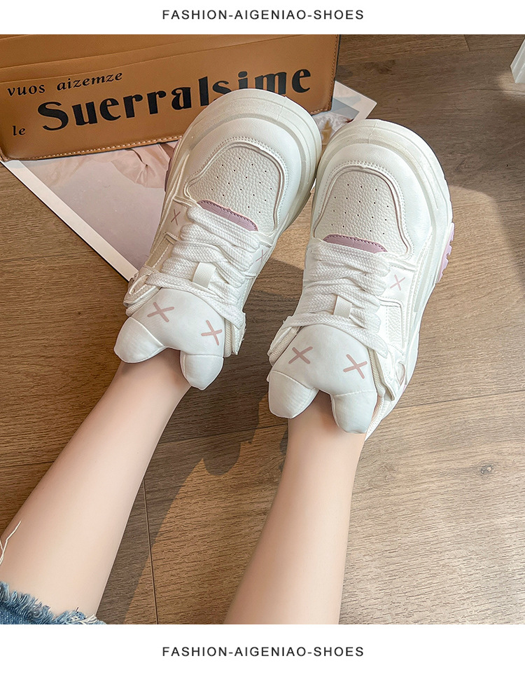 2023 Otoño Nueva versión coreana de las zapatillas deportivas y de ocio de suela gruesa con cordones y orejas de conejo rojas de moda Zapatos blancos pequeños para mujer_voghion.com