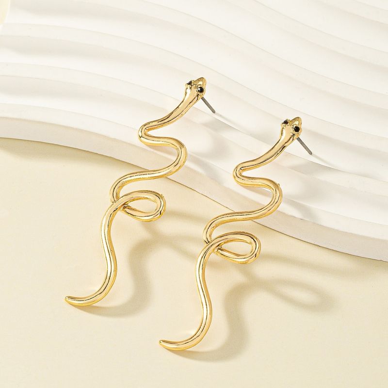 Ins personalized creative metal snake shaped earrings with simple and high-end feel, diamond inlaid curved design_voghion.com