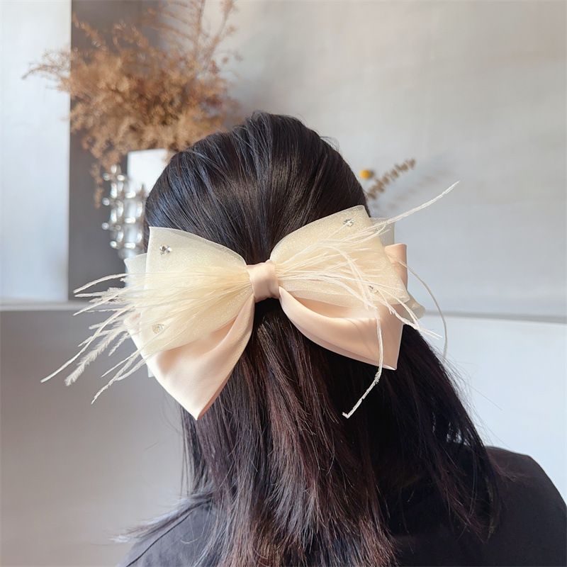 Koreanische Vintage Haarspange - Straußenfeder & Netzschleife mit mehrlagigem Stoff - Elegante Federspange für das Styling am Hinterkopf_voghion.com