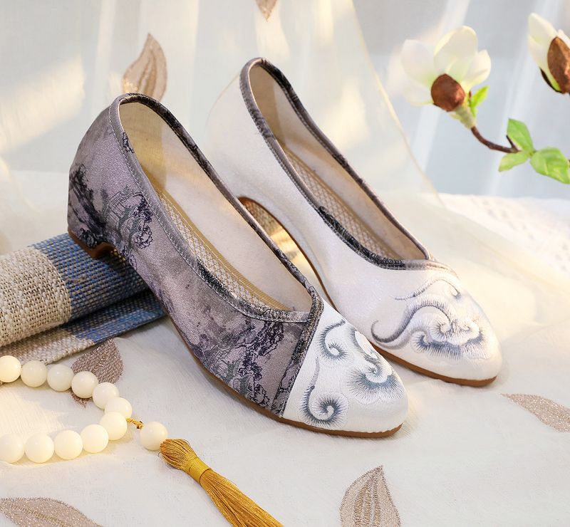 Damenschuhe Frühlings-Cheongsam im neuen Stil, spitze Tanzschuhe für Damen im Retro-Look, bedruckte alte Stoffschuhe_voghion.com