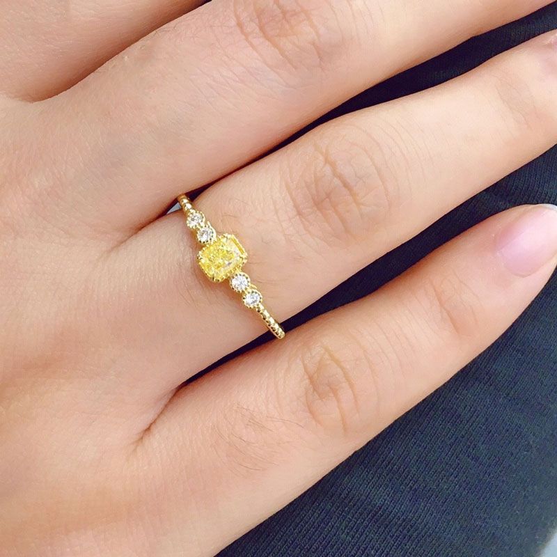 Leichter Luxus-High-End-Ring mit Zirkonia-Intarsien im Zuckerwürfel-Stil, geschlossen, elegant, für Prominente_voghion.com