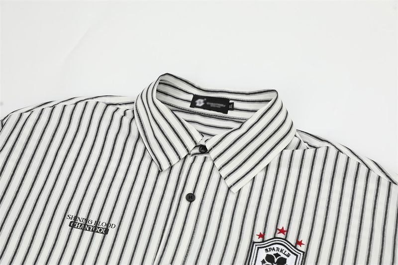Camicia a maniche lunghe a righe verticali da uomo, cardigan con bottoni e stampa di lettere larghe da strada, autunno da uomo_voghion.com