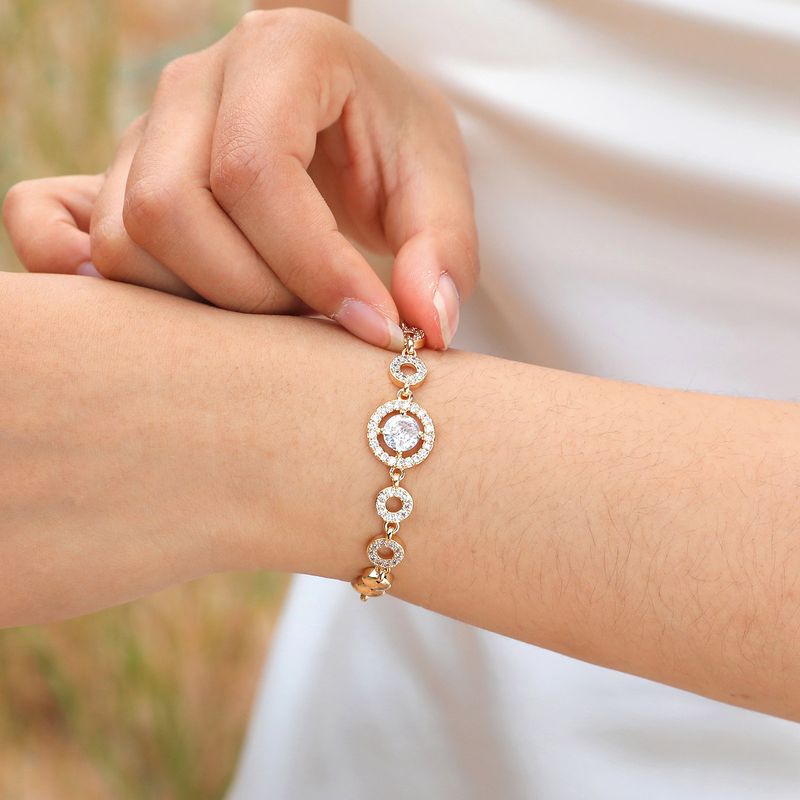 Bracelet élégant pour femme, motif cœur et fleur, nez de cochon, avec pierres en zircone, design géométrique tendance, à porter au quotidien, accessoire tendance et polyvalent._voghion.com