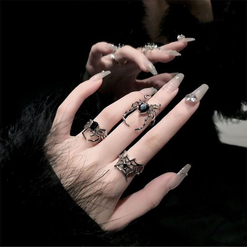 Anello con chiodo a forma di ragno, in stile retrò scuro, con gemma nera, design di nicchia, anello aperto in stile freddo di alta qualità_voghion.com