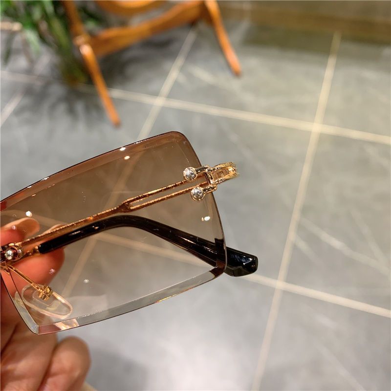 2025 Personalisierte Sonnenbrille Damenmode Allmähliche Veränderung Sonnenbrille Flut Trimmen Ins Wind Sommer Sonnenschutz Kleines Gesicht_voghion.com