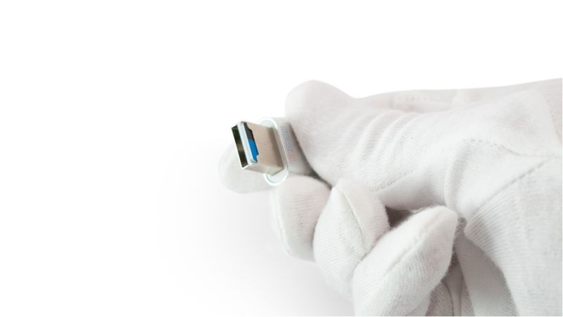 Premium Feel Keychain Card Reader for Data Transfers works for Mac & PC_voghion.com