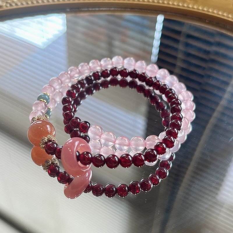 Rosafarbenes Armband mit zwei natürlichen Granatperlen für Damen, exklusiver Schmuck von Niche Exquisite Jewelry_voghion.com