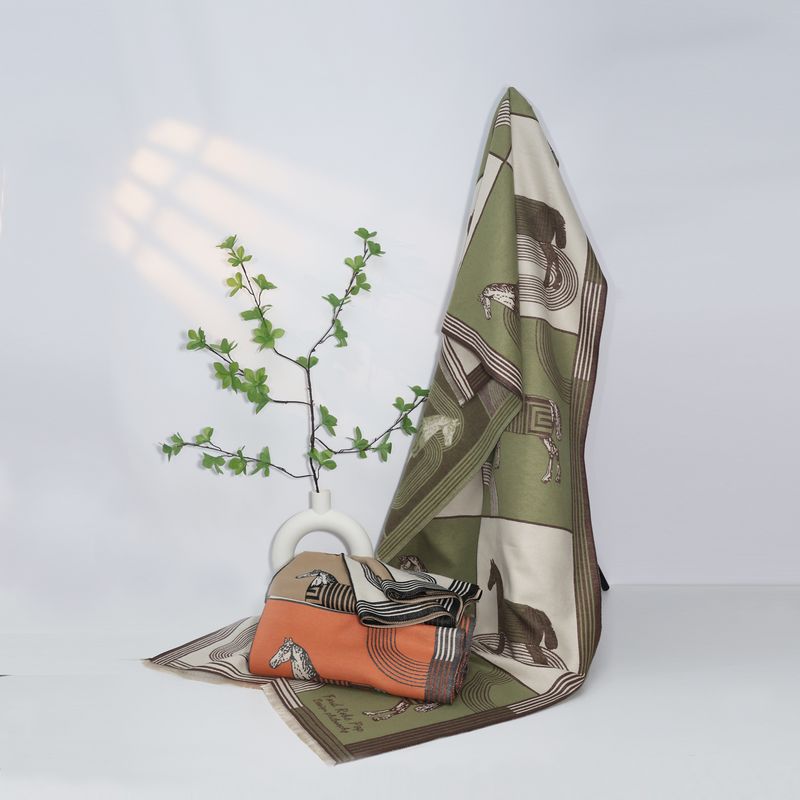 Nicchia francese 2024 cavallo da guerra plaid cashmere donna inverno nuova tendenza sciarpa calda scialle a doppio uso a doppia faccia_voghion.com