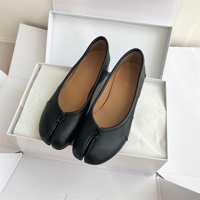 2025 neue echte Leder plissiert Schaffell Burst Muster Schuhe Leinen Chunky Heel Split Toe Tabi Ballerinas für Frauen_voghion.com