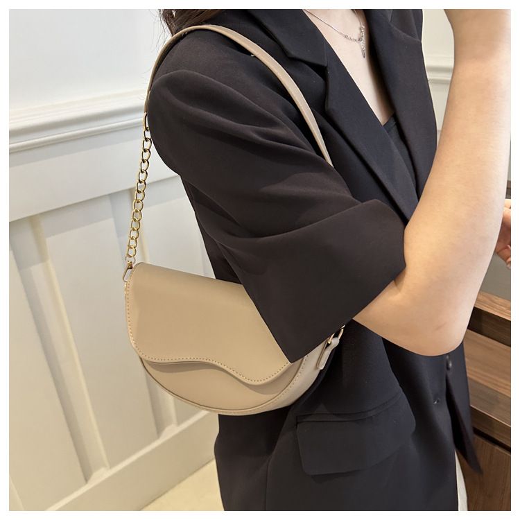 Piccola borsa a mano per donna 2024 nuova borsa a tracolla singola alla moda primavera ed estate, design di nicchia, tracolla larga,_voghion.com