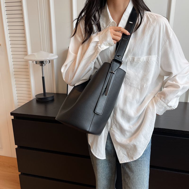 Retro Kleine Einfarbige Leder Schulter Taschen Für Frauen Designer Mode Eimer Taschen Weibliche Handtaschen Unterarm Tasche_voghion.com
