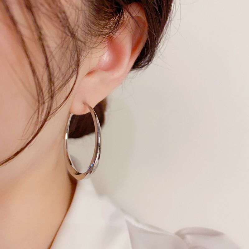Orecchini pendenti a cerchio in metallo intrecciato unici da donna - Stile minimalista per un uso quotidiano elegante e versatile | Design snellente per le orecchie_voghion.com
