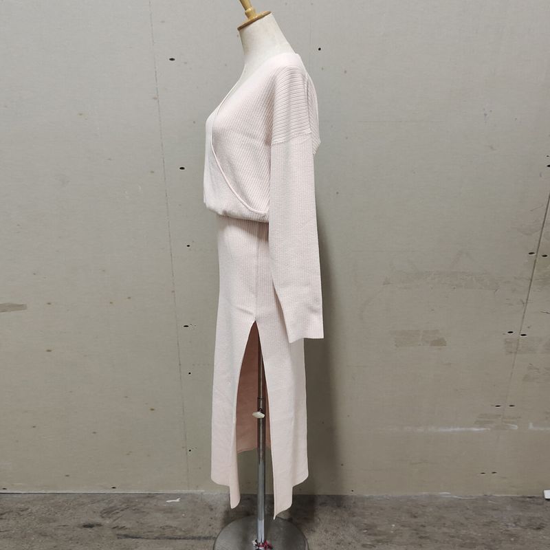 Women’s V-Neck Knit Top & High-Slit Skirt Set – Soft Autumn Layering Essential For Effortless Elegance_voghion.com
