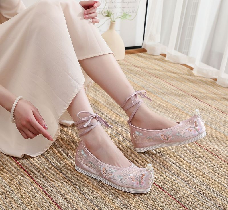 Damenschuhe Frühling und Sommer im neuen Stil antike Hanfu-Schuhe erhöhte Schuhe bestickte Damenschuhe Perlenkostüm-Schuhe_voghion.com