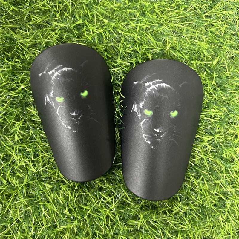 Mini protège-tibias pour enfants et adolescents – Protège-tibias de football légers en plastique PBT – Sangles réglables pour un ajustement sûr (8 x 5 cm, 10 x 6 cm, 12 x 8 cm)_voghion.com