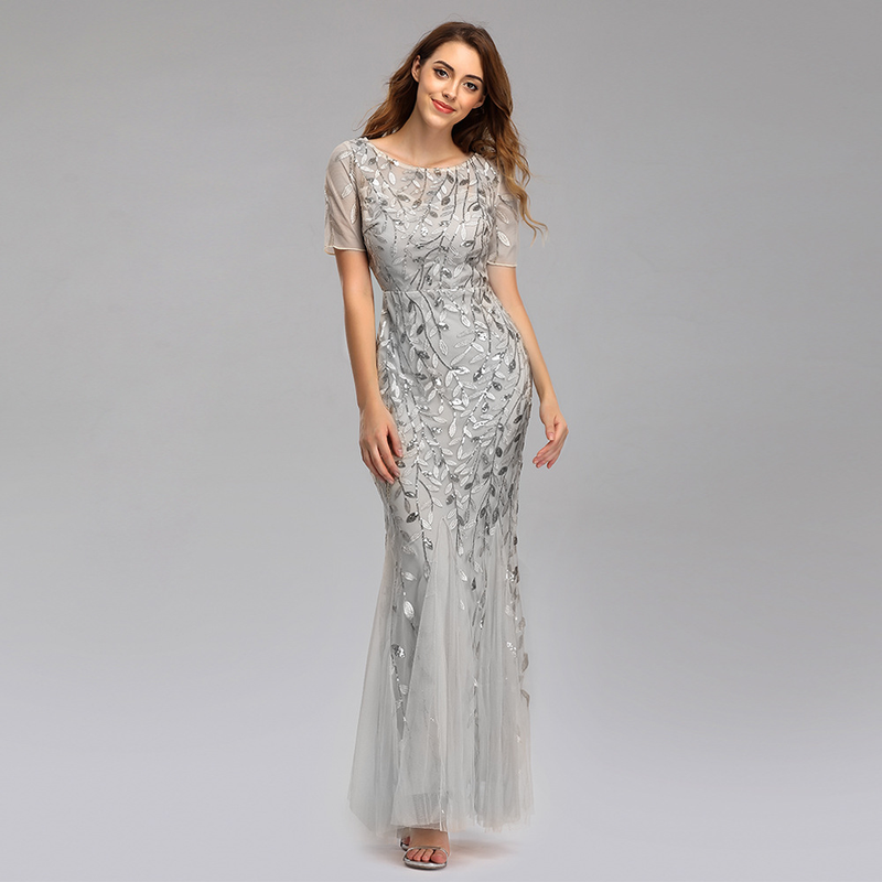 Abito da sera a sirena con paillettes e rete aderente, primavera/estate 2024, modello Banquet Host, da donna_voghion.com