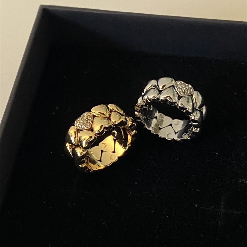 Anello vintage placcato oro con doppio strato di diamanti a forma di cuore per l'indice_voghion.com