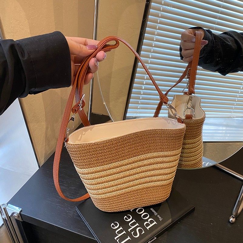 Handgewebte Strohtasche für Damen, Sommer 2025, neues Nischendesign, Umhängetasche, Strandtasche, Urlaubstasche_voghion.com