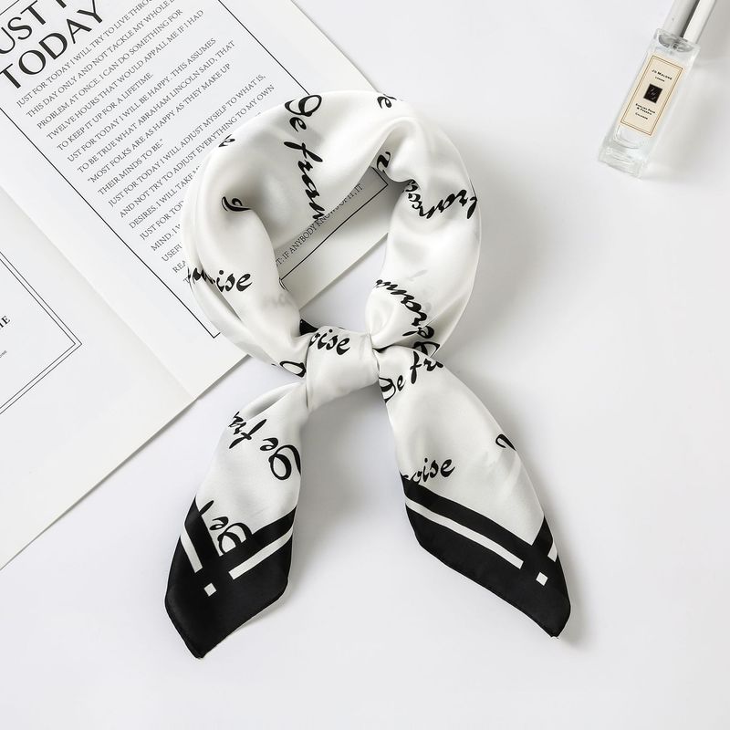 2024 Frühjahr Neue Simulation Seide Modische und Süße Chiffon Brief Gedruckt Professionelle Schal_voghion.com