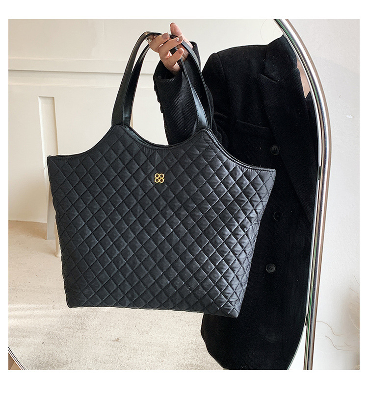 Borsa a tracolla di grande capacità da donna con filo da ricamo Lingge 2023 borsa a tracolla per pendolari di nuova moda popolare borsa tote portatile all-match_voghion.com