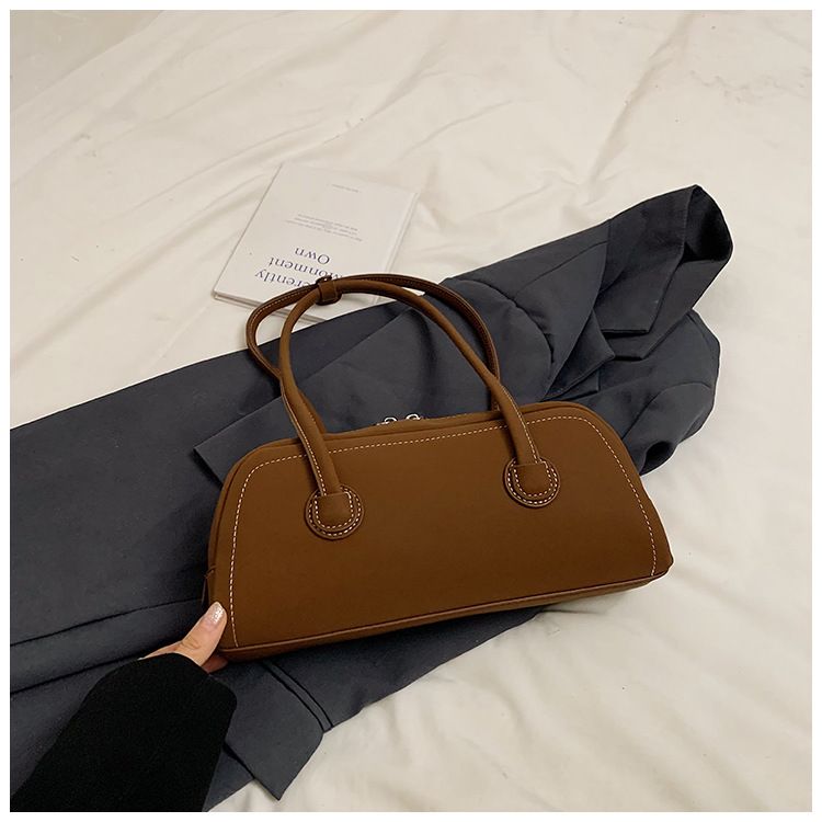 Bolsas de design de nicho para deslocamento com axila fosca com costura de carro grande capacidade ombro 2024 bolsa feminina premium_voghion.com