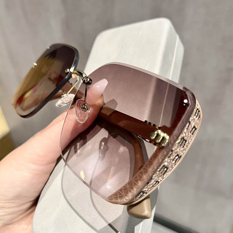 Versione polvere scintillante coreana alla moda piena di stelle, donna con montatura grande, sensazione di fascia alta per le case, Instagram casual_voghion.com