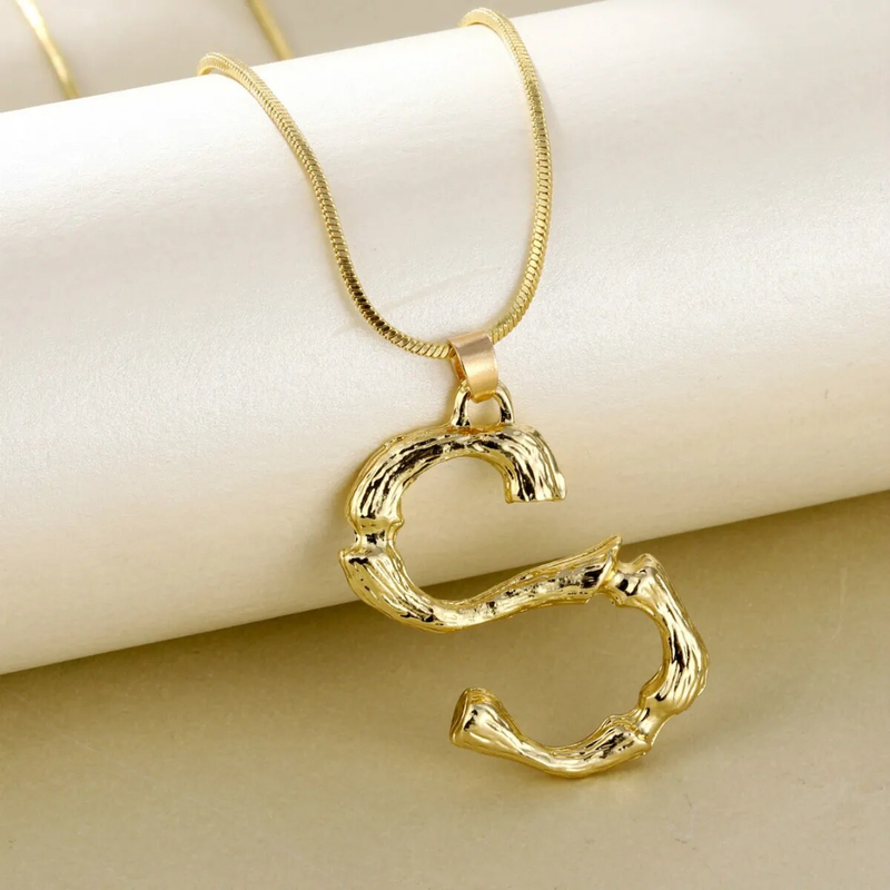 Vendita calda Collana con ciondolo a forma di lettera da donna, realizzata in bambù_voghion.com