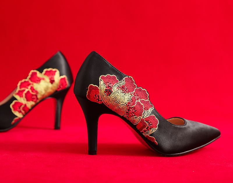 Hohe Brautschuhe mit einzelnen dünnen Absätzen, spitzen Zehen, Samen, bestickt mit zartem Gras, Stoffschuhe, Damenschuhe_voghion.com