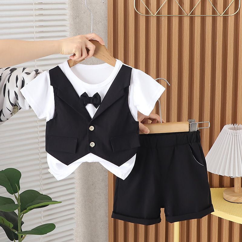 2024-es nyári egyszínű rövid ujjú öltöny új gyermekruházat hétköznapi fiú rövidnadrág szett szép ruhák_voghion.com