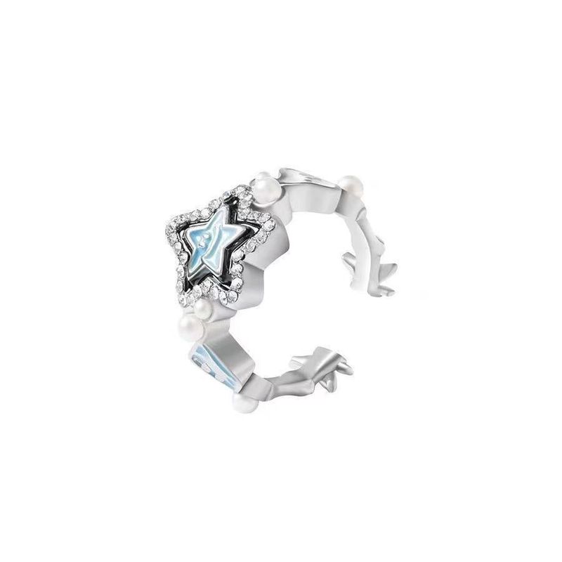 Anello regolabile aperto con faccina sorridente smaltata azzurra, simbolo della personalità hip hop, stella portafortuna_voghion.com