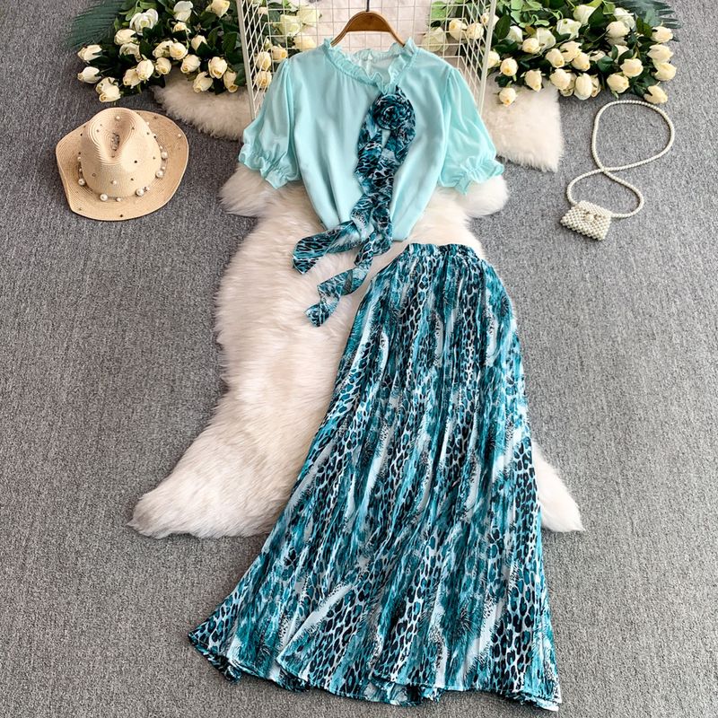 Completo due pezzi da donna con stampa leopardata, aderente, a vita alta, con scollo rotondo, manica a sbuffo, motivo floreale tridimensionale e temperamento retrò_voghion.com