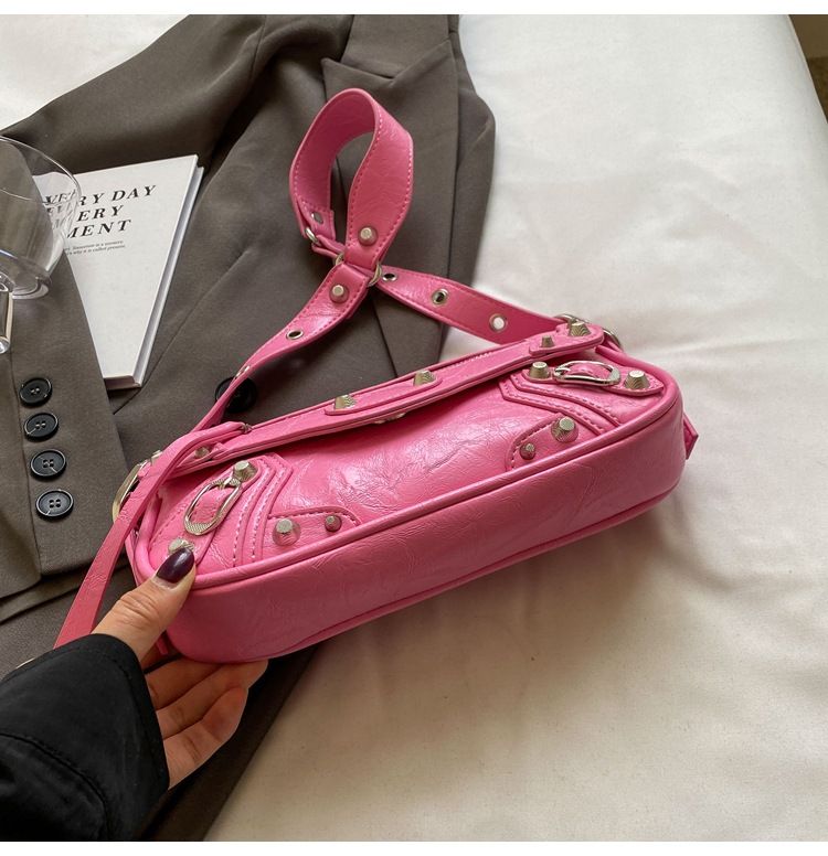 Séiss Cool Hot Girl Motorrad 2024 Summer Neie Stil Ënneraarm Hand Grip Muster Handtasche Personaliséiert Niet Schëllertasche_voghion.com