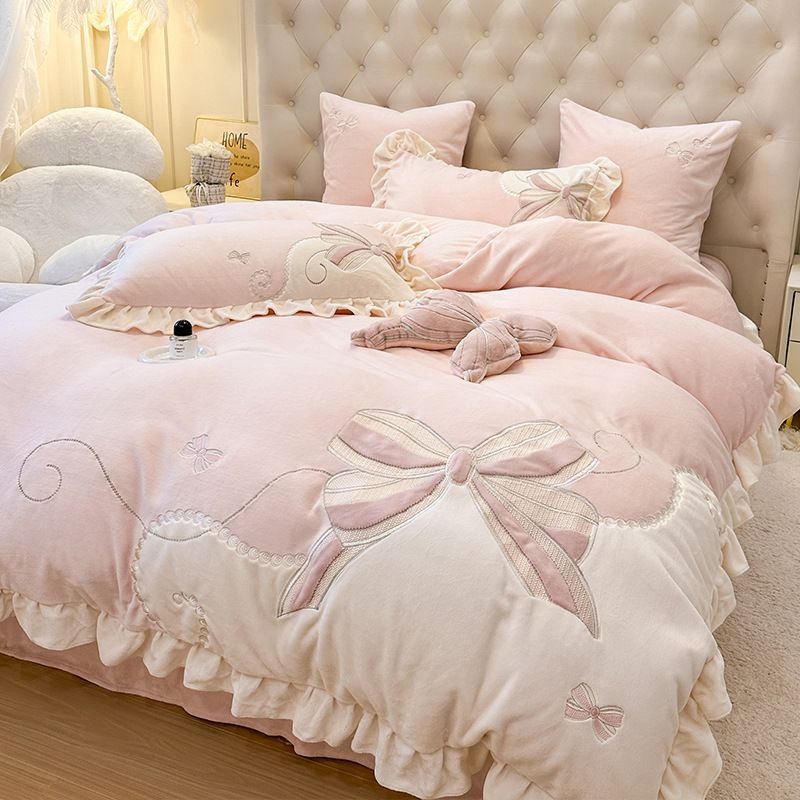 Set di quattro pezzi in pile invernale ricamato con copripiumino in pile di corallo caldo e spesso_voghion.com