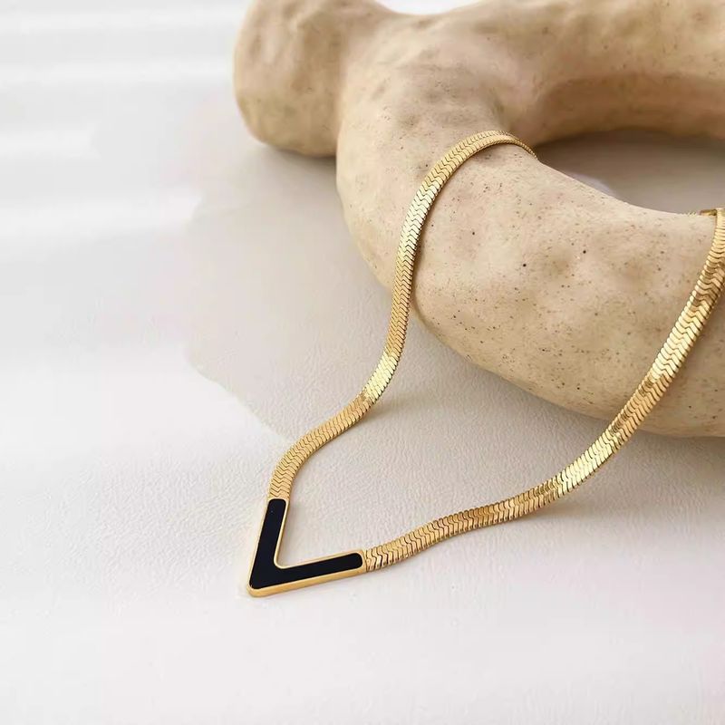 Full Titanium Steel Internet Celebrity V-shaped Necklace Light Luxury High-end Shell Natural Stone Flat Snake Chain Gold_voghion.com
