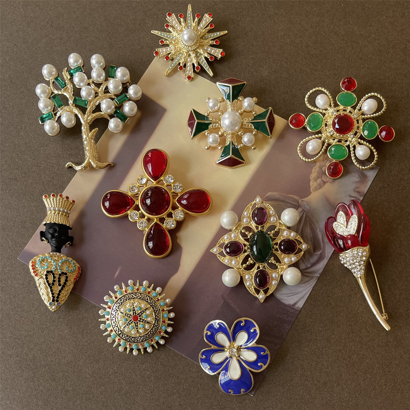 Designer style retro high-end palace antique re engraved colorful women's brooch_voghion.com