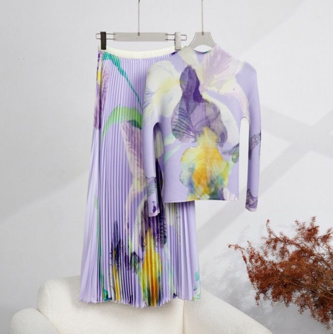 Moda donna autunno 2025 nuovo set due pezzi con top e gonna plissettati_voghion.com