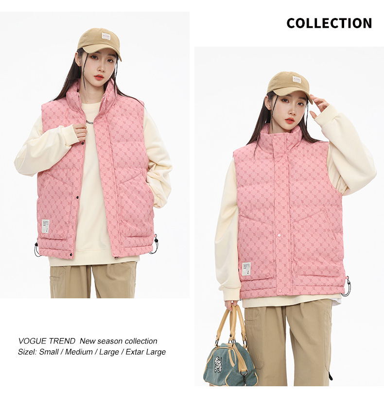 Damenmode-Paar trägt ärmellose Weste, lockere Außenkleidung, Modemarke und warmen Baumwollmantel_voghion.com