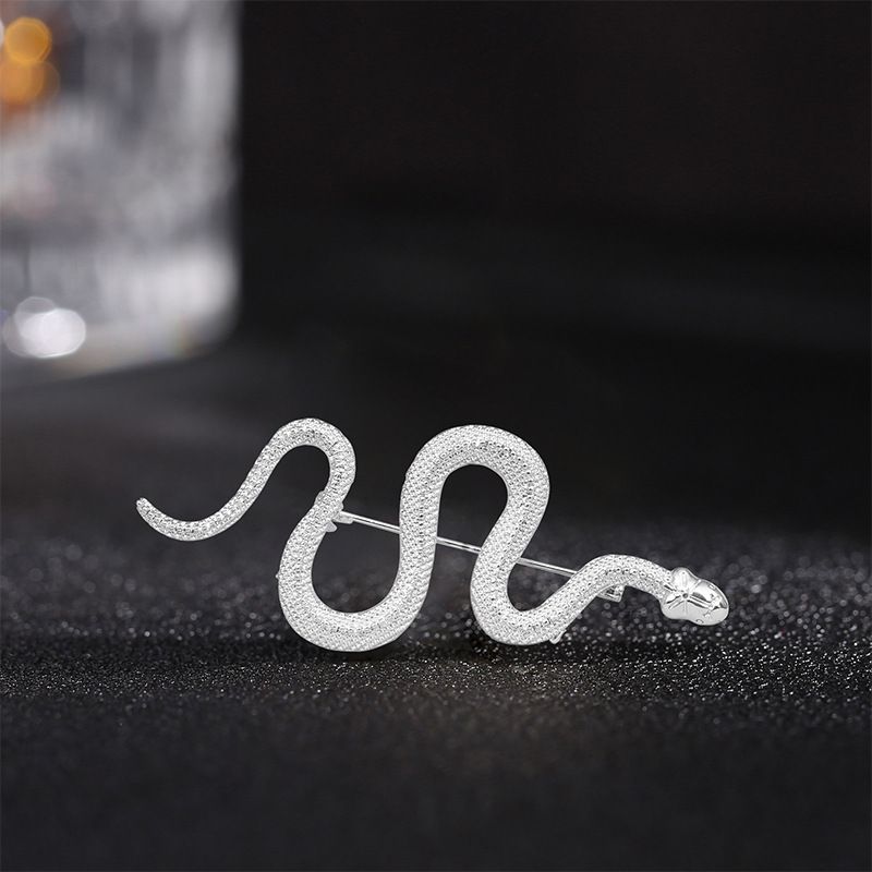 Spilla da donna semplice di alta qualità a forma di serpente spilla da uomo anti-esposizione spilla fissa per abbigliamento completo accessori per colletto_voghion.com