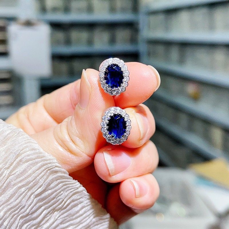 Funkelnder Zirkon-Rubin-Clip-On für Damen mit Diamanten – modisch, elegant, trendig, exquisit, luxuriös, Vintage_voghion.com