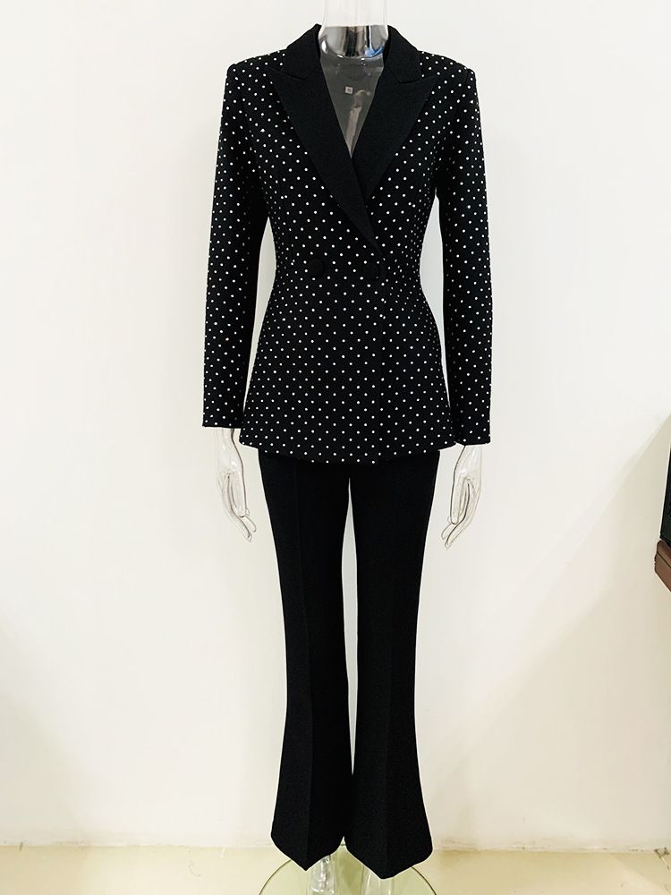 Conjunto Glam Blazer e Calça Flare com Strass – Corte sob medida, Mistura de algodão, Versatilidade do escritório à festa (Preto, Tamanho P, Coleção Outono 2025)_voghion.com
