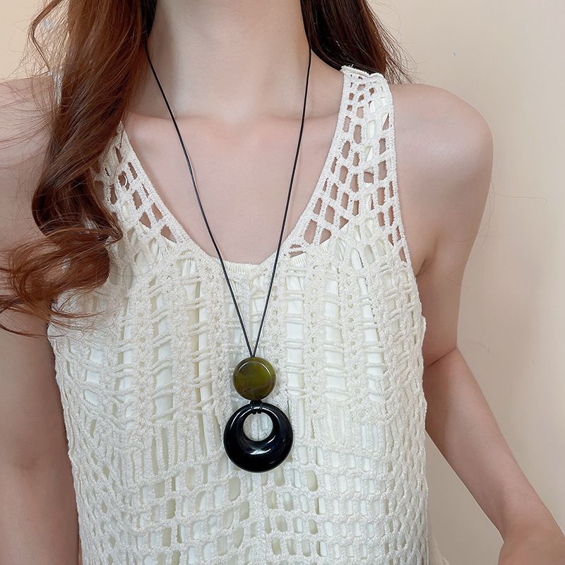 Vintage Distressed Bow Metal Necklace Ethnic Bohemian Simple Versatile Long Round Pendant 2025_voghion.com